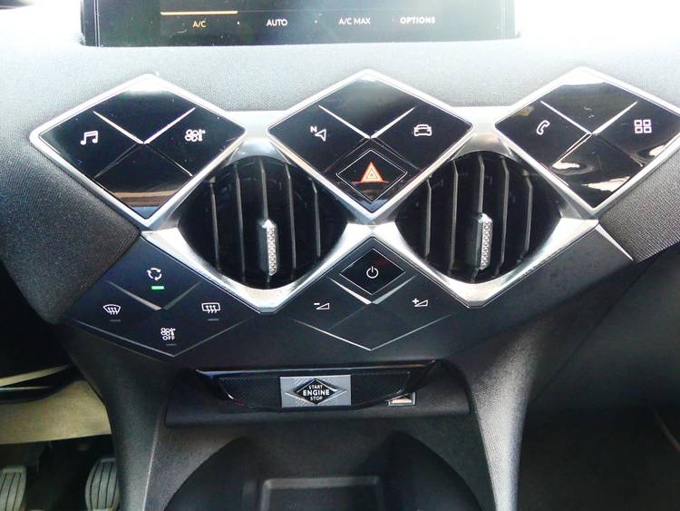 voiture occasion DS DS3 à la Réunion disponible sur noutlauto.re