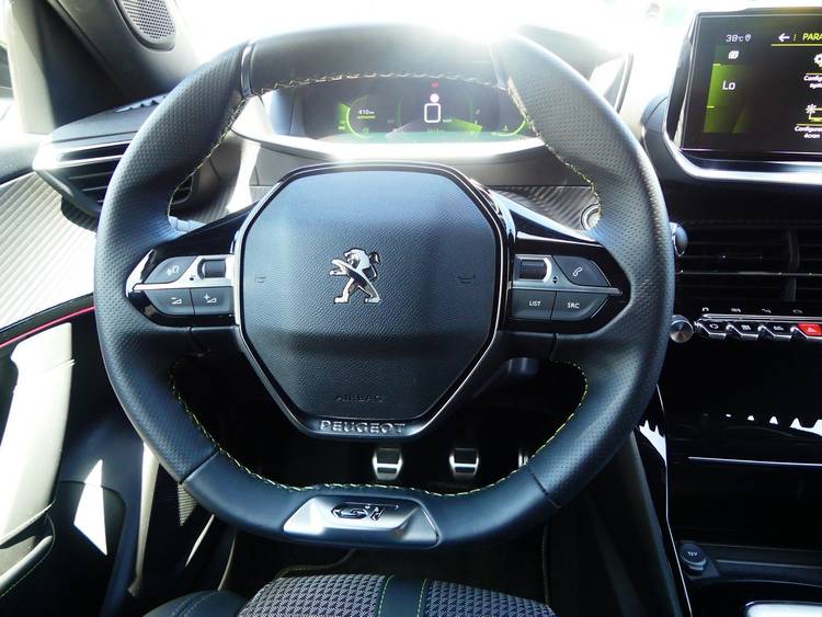voiture occasion PEUGEOT 2008 à la Réunion disponible sur noutlauto.re