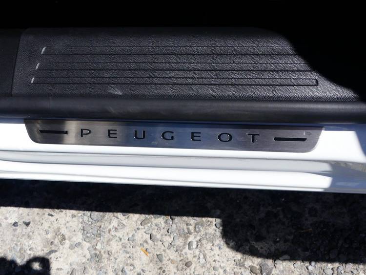 voiture occasion PEUGEOT 2008 à la Réunion disponible sur noutlauto.re