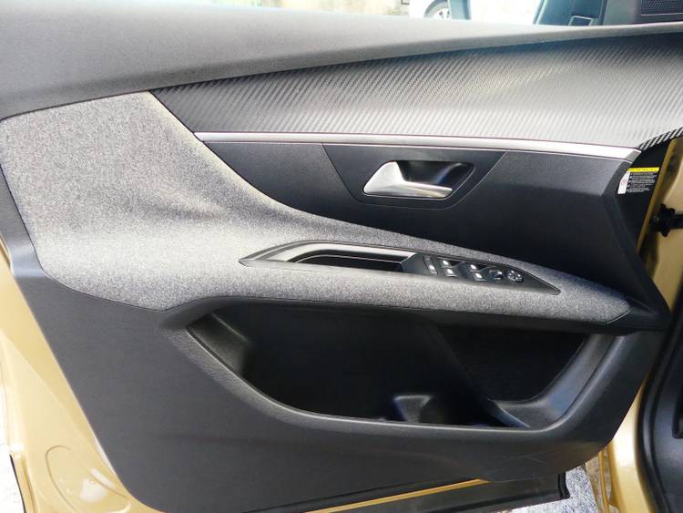 voiture occasion PEUGEOT 3008 à la Réunion disponible sur noutlauto.re