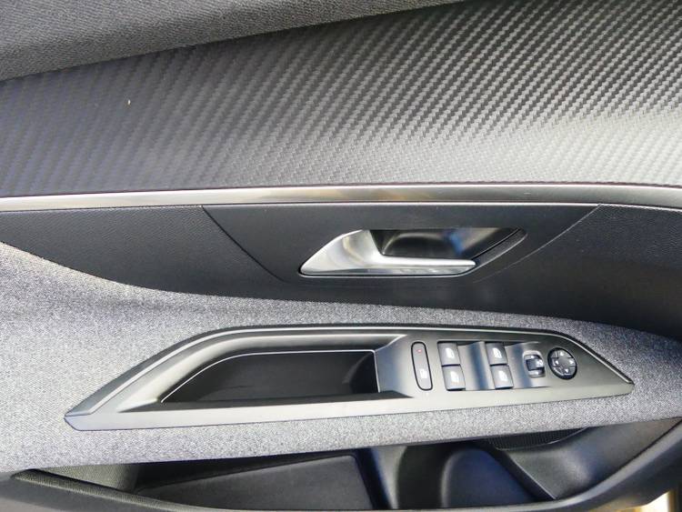 voiture occasion PEUGEOT 3008 à la Réunion disponible sur noutlauto.re