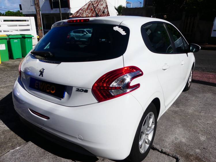 voiture occasion PEUGEOT 208 à la Réunion disponible sur noutlauto.re