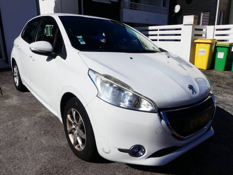 voiture occasion PEUGEOT 208 à la Réunion disponible sur noutlauto.re