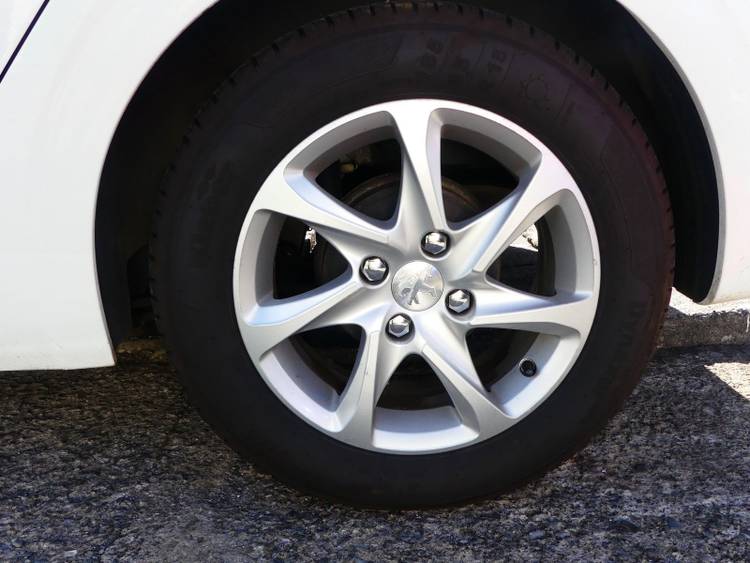 voiture occasion PEUGEOT 208 à la Réunion disponible sur noutlauto.re