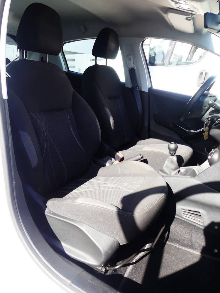 voiture occasion PEUGEOT 208 à la Réunion disponible sur noutlauto.re