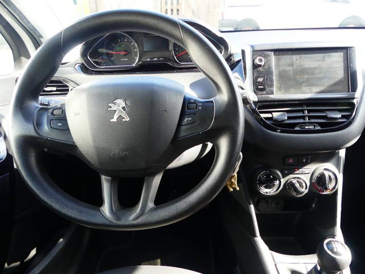 voiture occasion PEUGEOT 208 à la Réunion disponible sur noutlauto.re