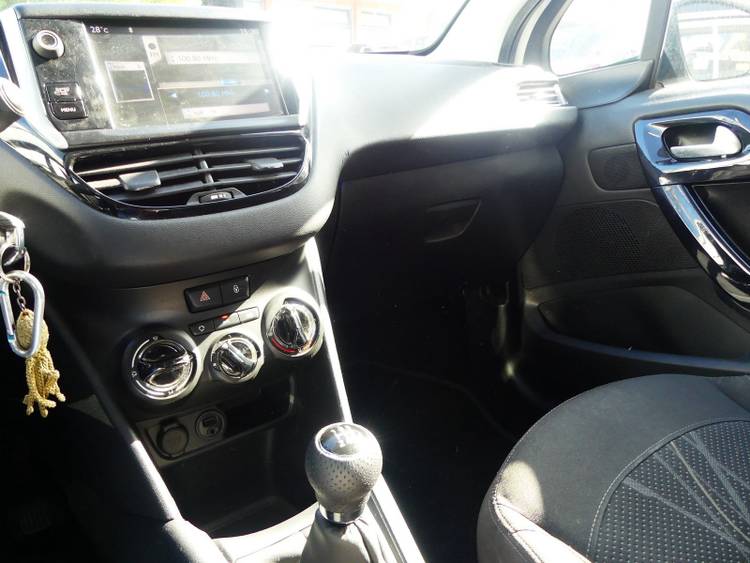 voiture occasion PEUGEOT 208 à la Réunion disponible sur noutlauto.re