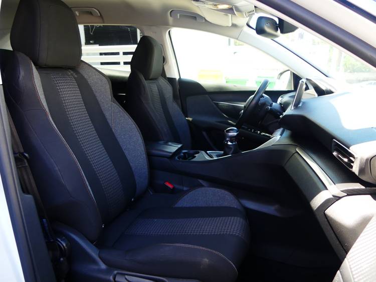 voiture occasion PEUGEOT 3008 à la Réunion disponible sur noutlauto.re