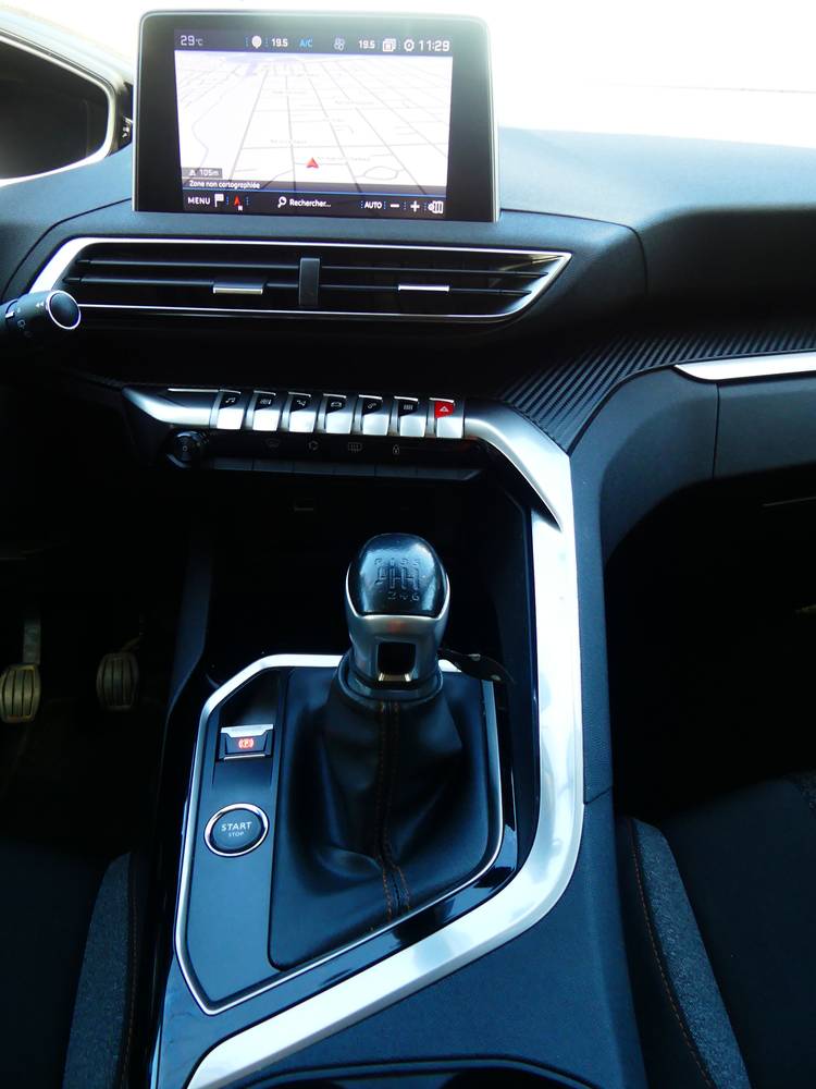 voiture occasion PEUGEOT 3008 à la Réunion disponible sur noutlauto.re