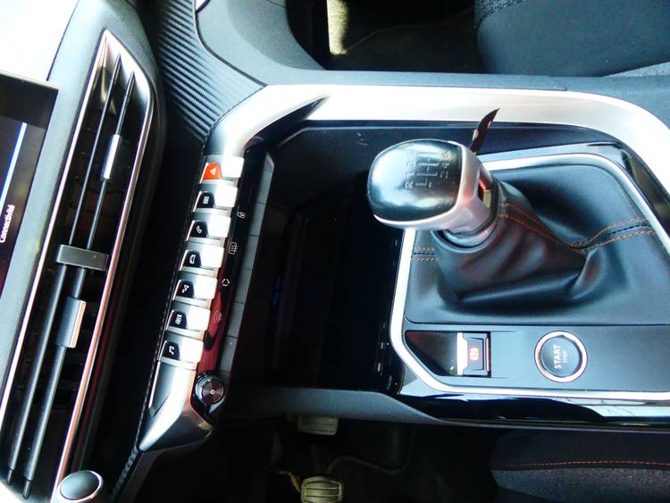 voiture occasion PEUGEOT 3008 à la Réunion disponible sur noutlauto.re