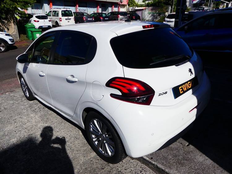 voiture occasion PEUGEOT 208 à la Réunion disponible sur noutlauto.re