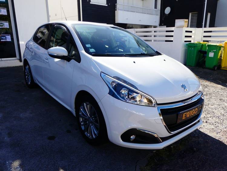 voiture occasion PEUGEOT 208 à la Réunion disponible sur noutlauto.re