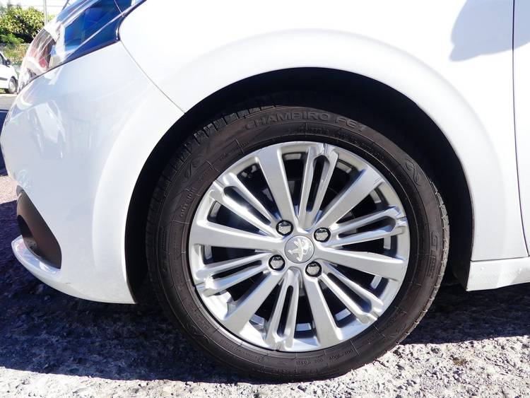 voiture occasion PEUGEOT 208 à la Réunion disponible sur noutlauto.re