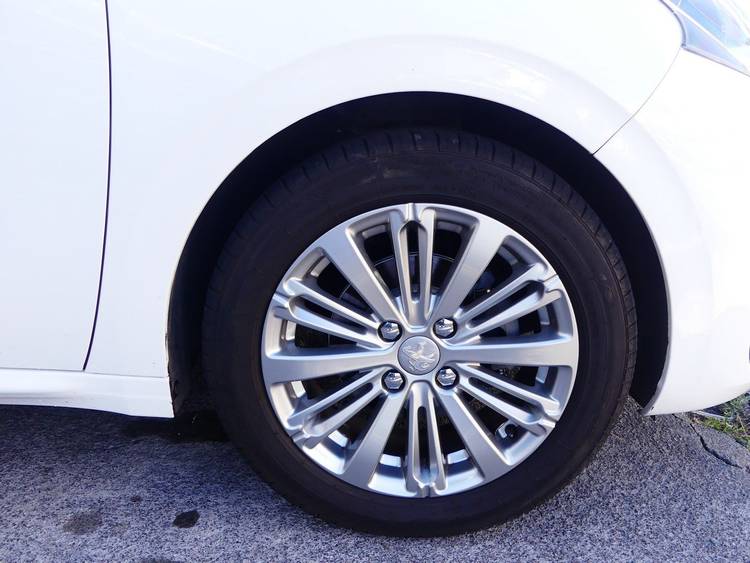 voiture occasion PEUGEOT 208 à la Réunion disponible sur noutlauto.re