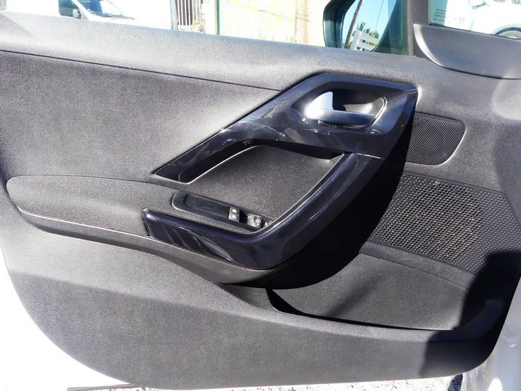 voiture occasion PEUGEOT 208 à la Réunion disponible sur noutlauto.re