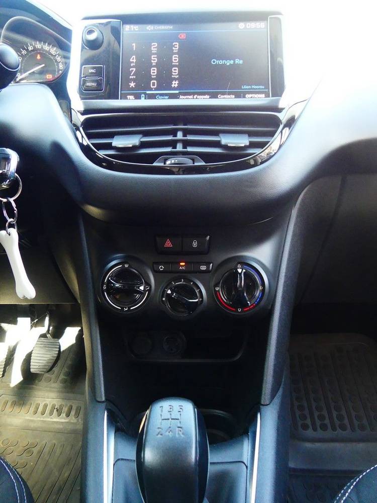voiture occasion PEUGEOT 208 à la Réunion disponible sur noutlauto.re