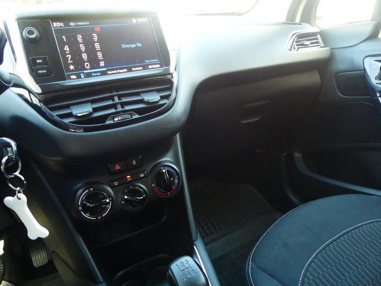 voiture occasion PEUGEOT 208 à la Réunion disponible sur noutlauto.re