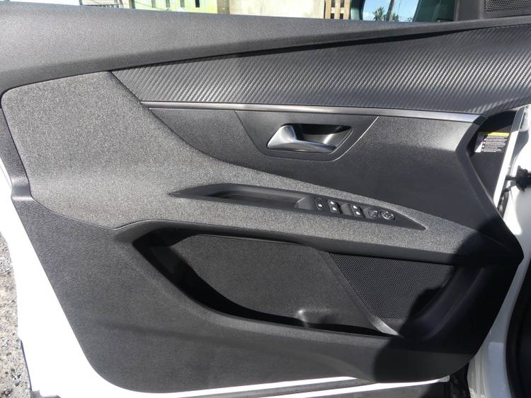 voiture occasion PEUGEOT 3008 à la Réunion disponible sur noutlauto.re