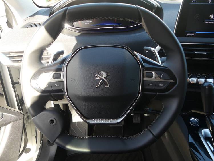 voiture occasion PEUGEOT 3008 à la Réunion disponible sur noutlauto.re