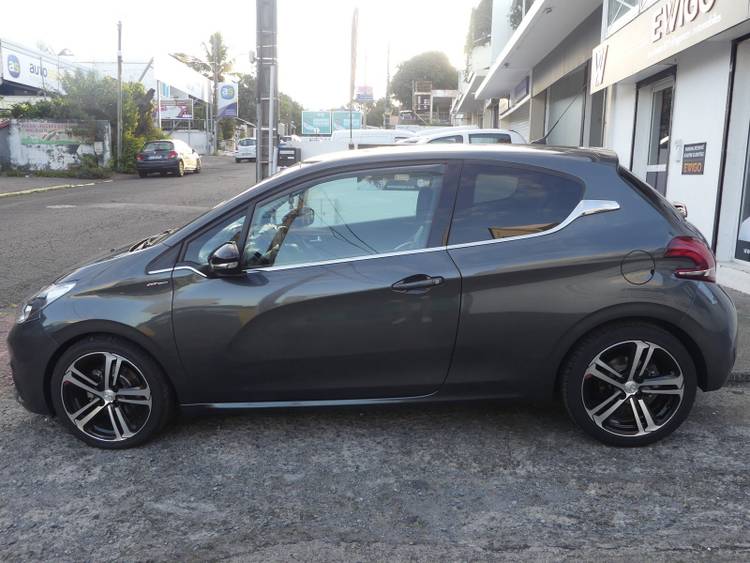 voiture occasion PEUGEOT 208 à la Réunion disponible sur noutlauto.re