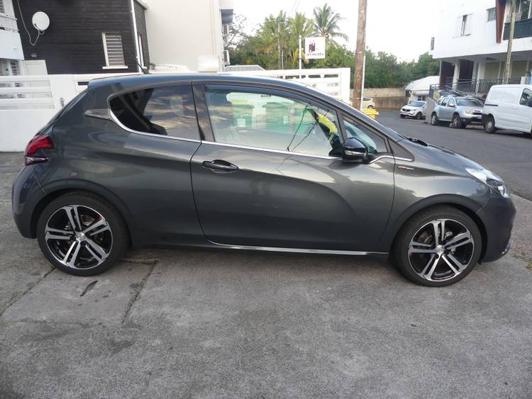 voiture occasion PEUGEOT 208 à la Réunion disponible sur noutlauto.re