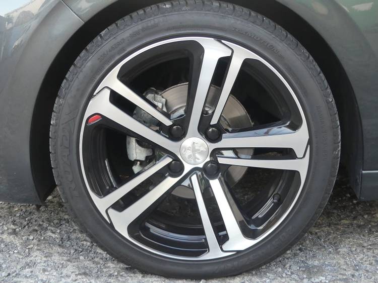 voiture occasion PEUGEOT 208 à la Réunion disponible sur noutlauto.re