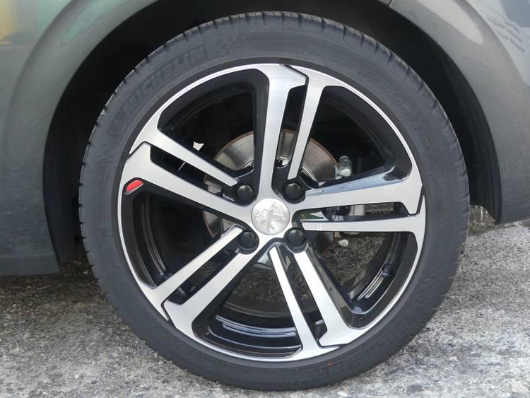 voiture occasion PEUGEOT 208 à la Réunion disponible sur noutlauto.re