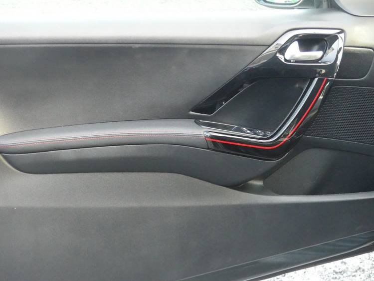 voiture occasion PEUGEOT 208 à la Réunion disponible sur noutlauto.re