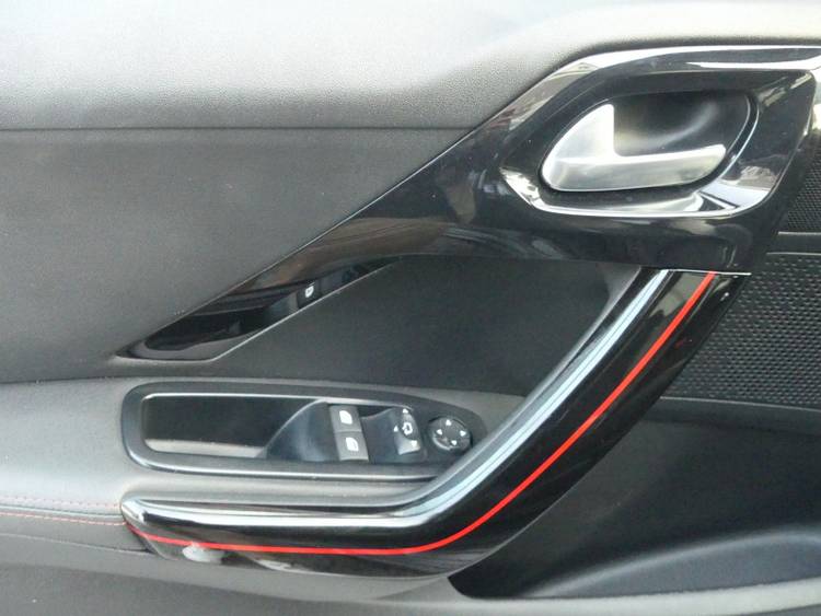 voiture occasion PEUGEOT 208 à la Réunion disponible sur noutlauto.re