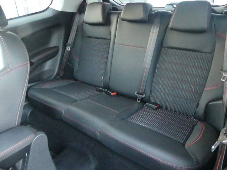 voiture occasion PEUGEOT 208 à la Réunion disponible sur noutlauto.re