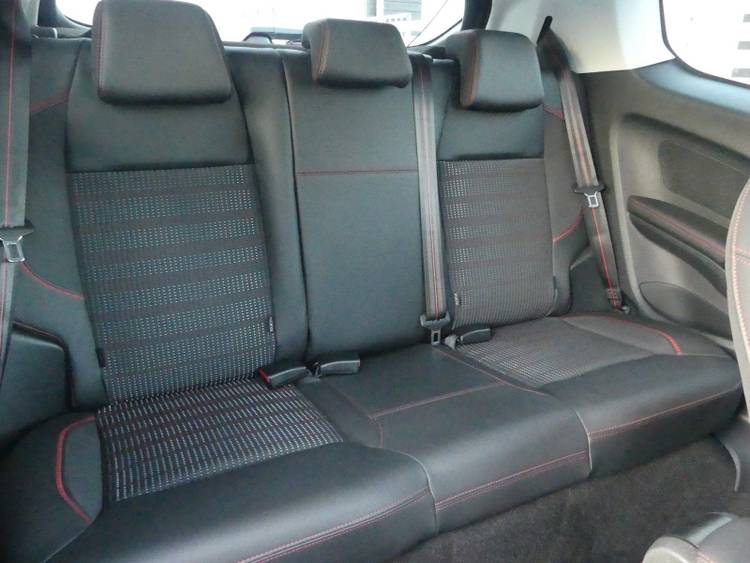 voiture occasion PEUGEOT 208 à la Réunion disponible sur noutlauto.re