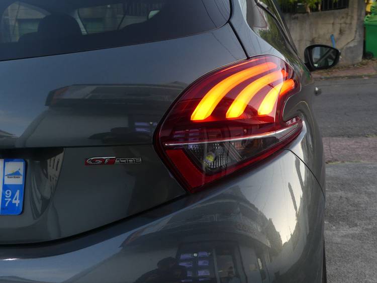 voiture occasion PEUGEOT 208 à la Réunion disponible sur noutlauto.re