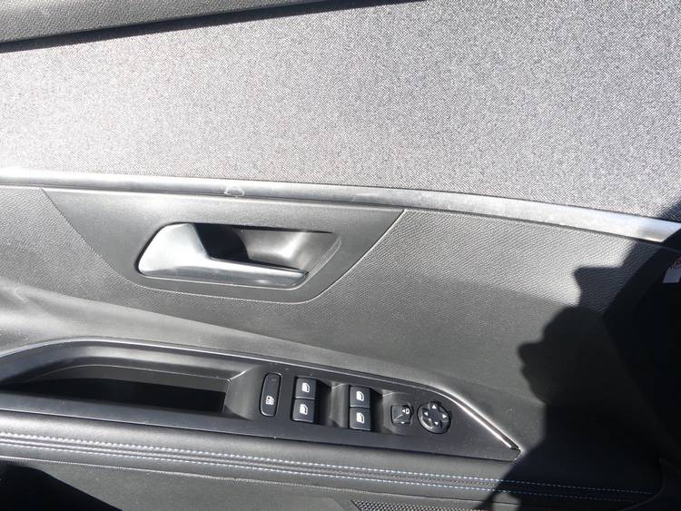 voiture occasion PEUGEOT 5008 à la Réunion disponible sur noutlauto.re