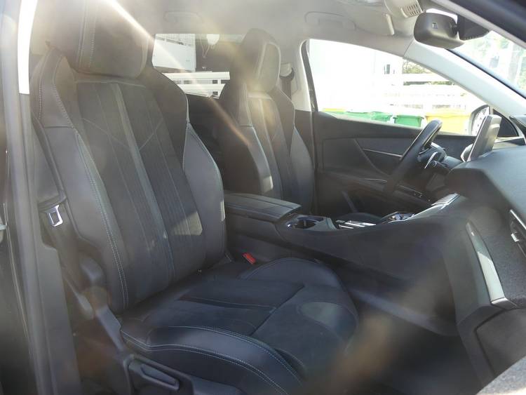 voiture occasion PEUGEOT 5008 à la Réunion disponible sur noutlauto.re