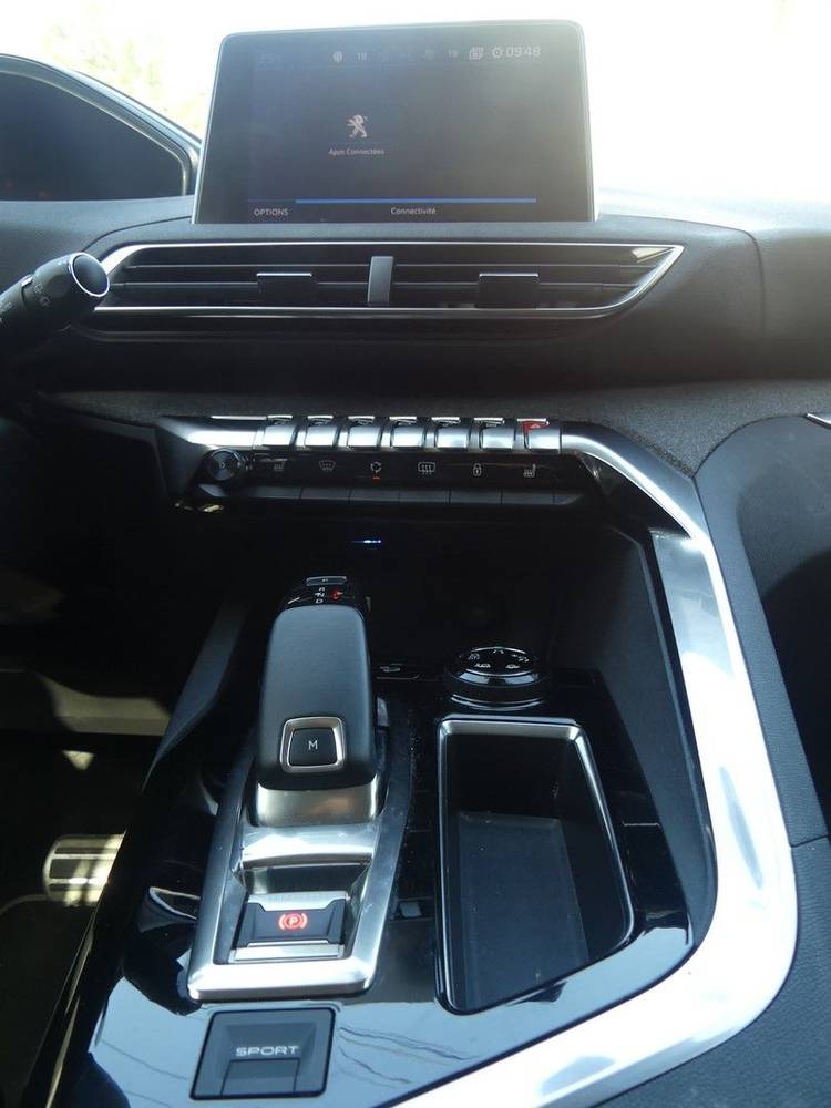 voiture occasion PEUGEOT 5008 à la Réunion disponible sur noutlauto.re