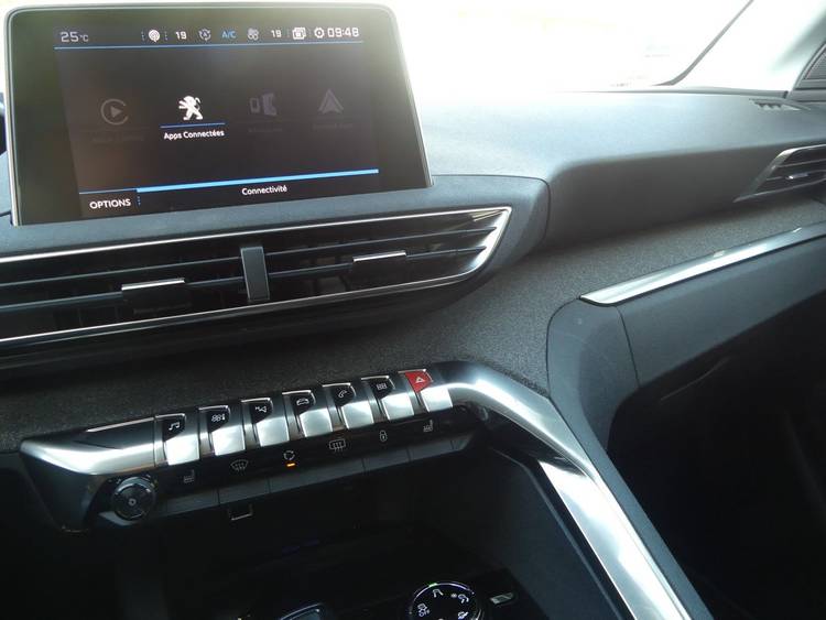 voiture occasion PEUGEOT 5008 à la Réunion disponible sur noutlauto.re