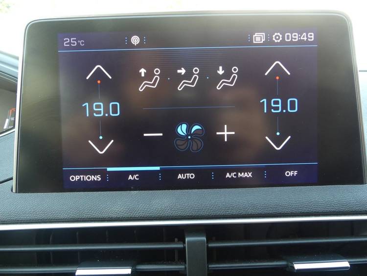 voiture occasion PEUGEOT 5008 à la Réunion disponible sur noutlauto.re