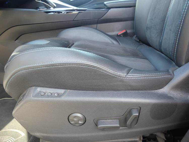voiture occasion PEUGEOT 5008 à la Réunion disponible sur noutlauto.re