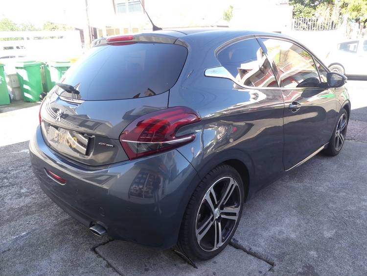 voiture occasion PEUGEOT 208 à la Réunion disponible sur noutlauto.re