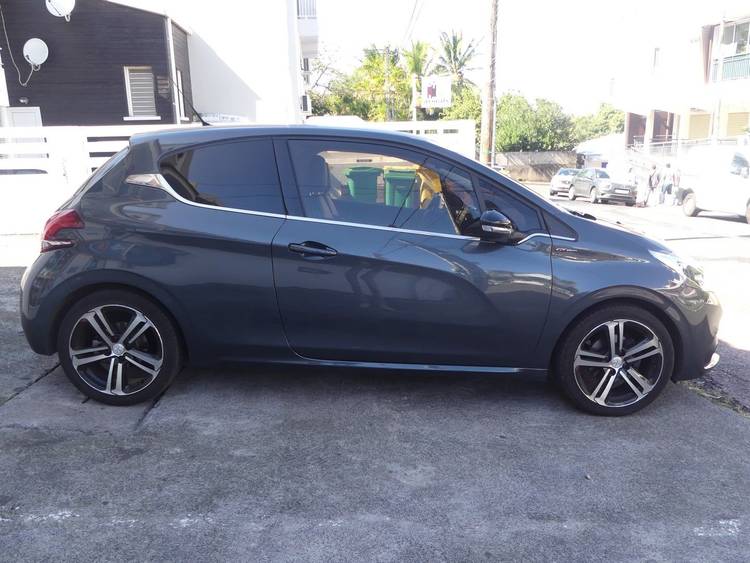 voiture occasion PEUGEOT 208 à la Réunion disponible sur noutlauto.re