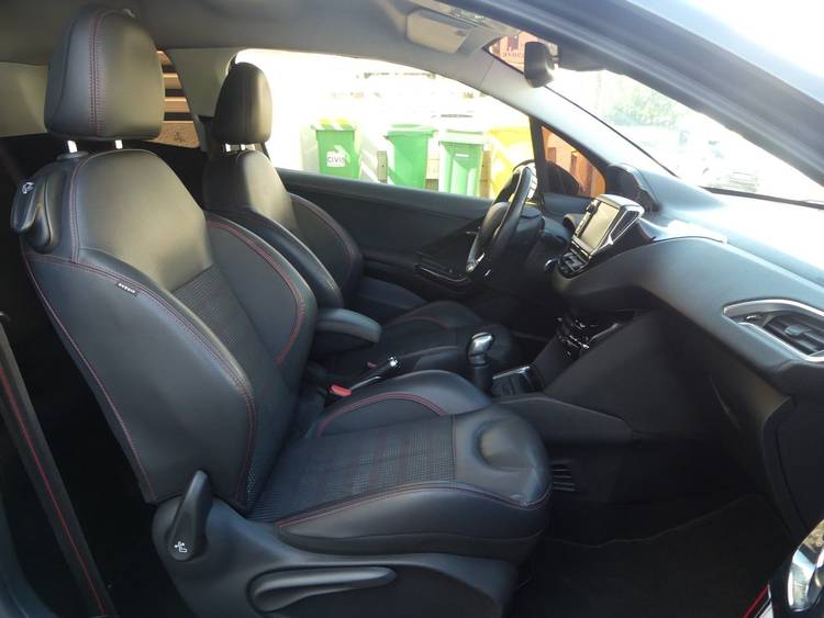 voiture occasion PEUGEOT 208 à la Réunion disponible sur noutlauto.re