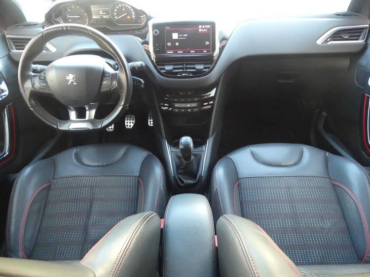 voiture occasion PEUGEOT 208 à la Réunion disponible sur noutlauto.re