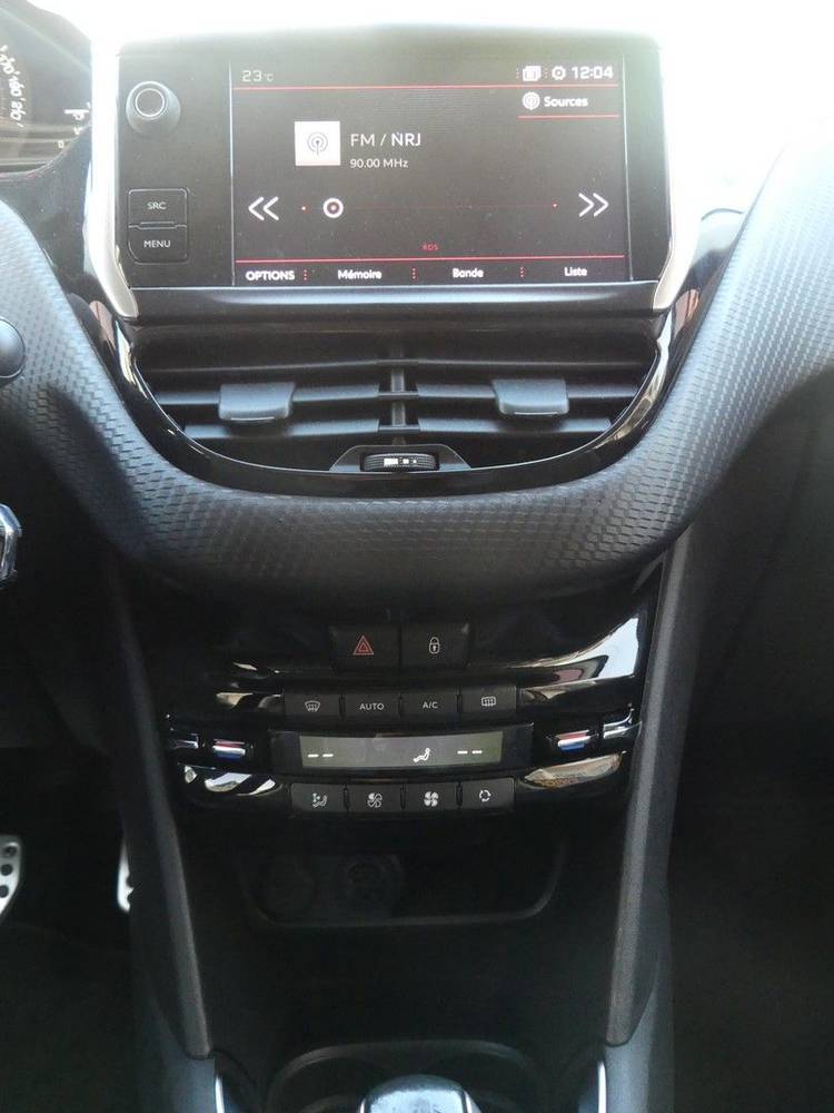 voiture occasion PEUGEOT 208 à la Réunion disponible sur noutlauto.re