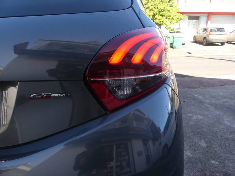 voiture occasion PEUGEOT 208 à la Réunion disponible sur noutlauto.re