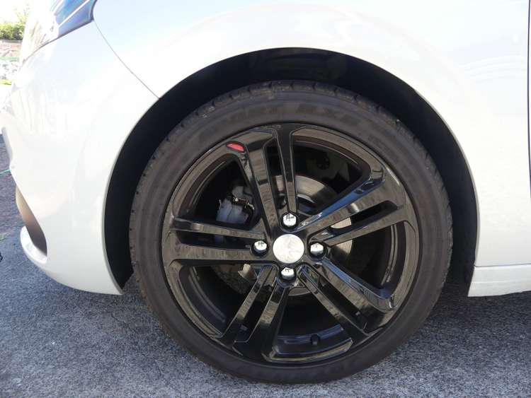 voiture occasion PEUGEOT 208 à la Réunion disponible sur noutlauto.re