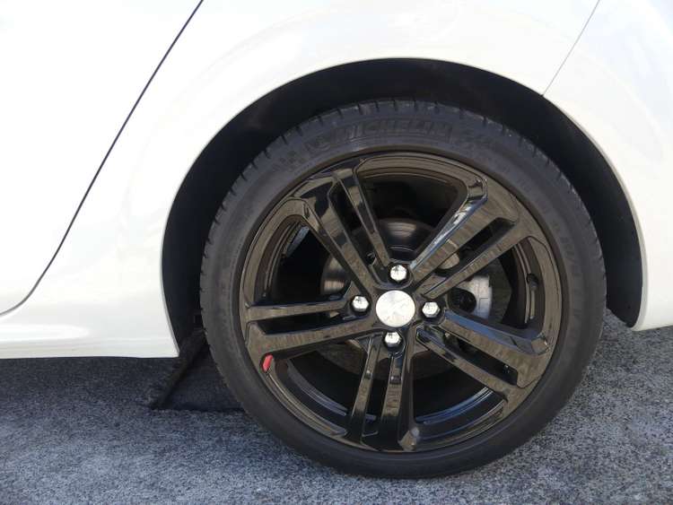 voiture occasion PEUGEOT 208 à la Réunion disponible sur noutlauto.re
