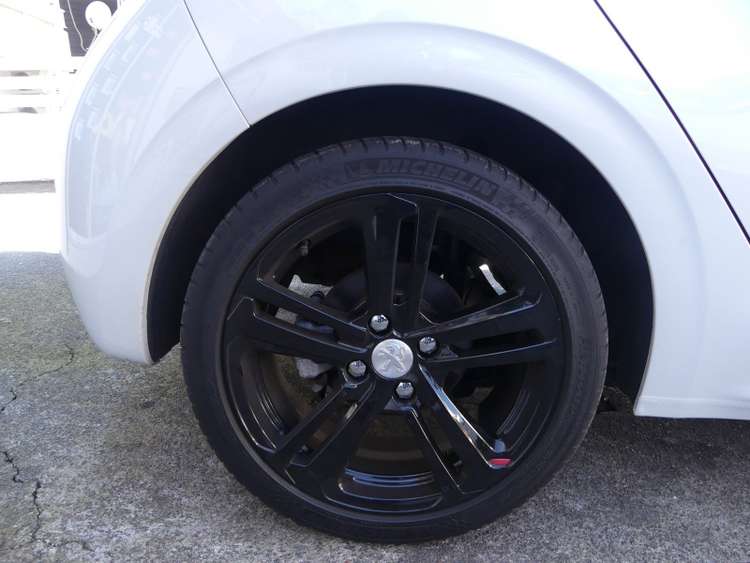 voiture occasion PEUGEOT 208 à la Réunion disponible sur noutlauto.re
