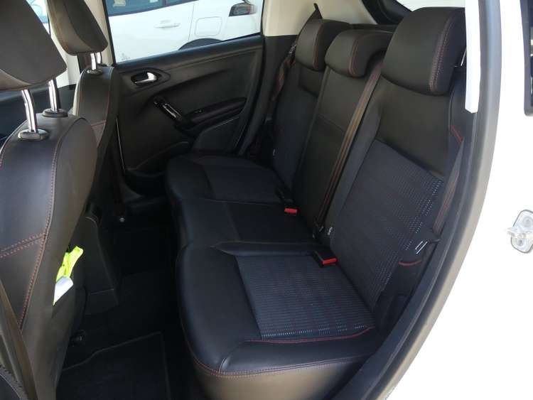voiture occasion PEUGEOT 208 à la Réunion disponible sur noutlauto.re