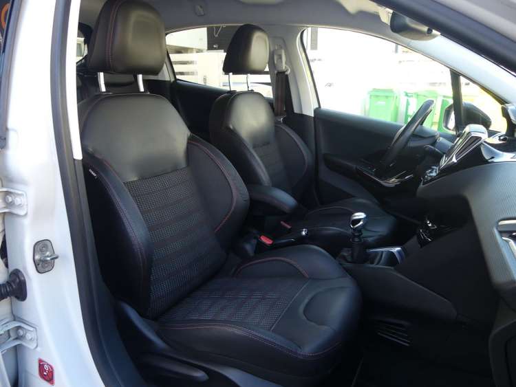 voiture occasion PEUGEOT 208 à la Réunion disponible sur noutlauto.re
