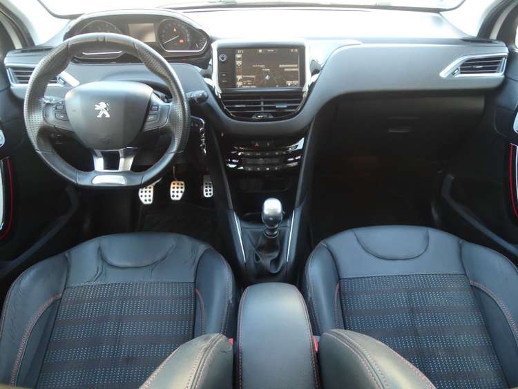 voiture occasion PEUGEOT 208 à la Réunion disponible sur noutlauto.re